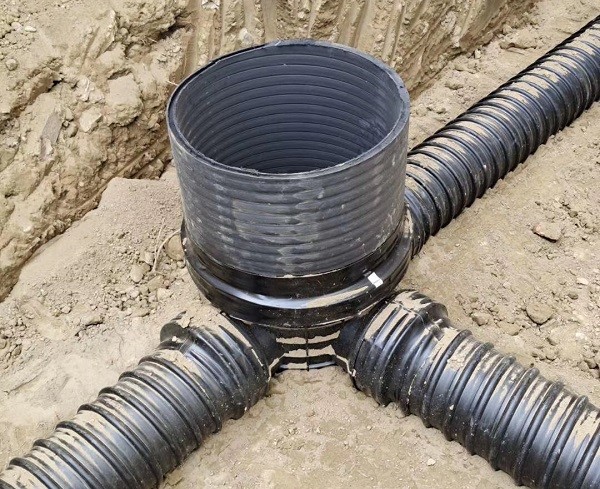 怎么把室內(nèi)的排水管接入塑料檢查井？