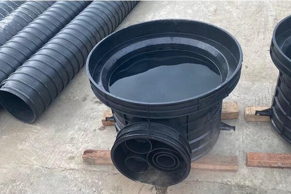 室內(nèi)排水管如何接入塑料檢查井？
