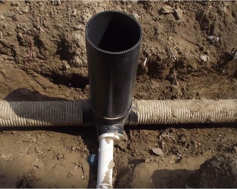 塑料檢查井有高效排水的功能還有導(dǎo)流槽污物，不易滯留堵塞的能力